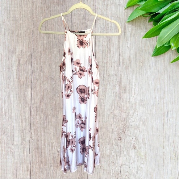 Brandy Melville Dresses & Skirts - Brandy Melville floral sundress